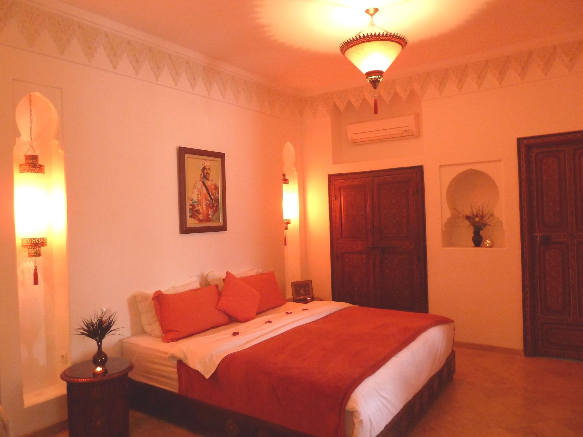 Riad Viva Marrakesh Luaran gambar A bedroom in a hotel in Morocco