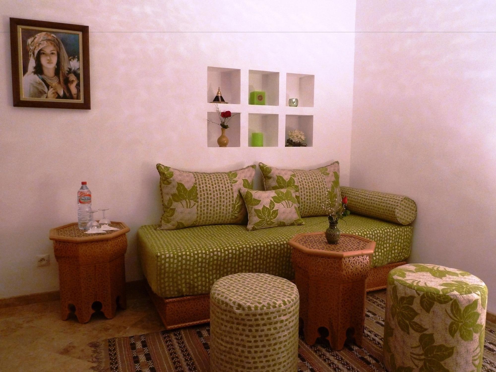 Riad Viva Marrakesh Luaran gambar A Moroccan living room