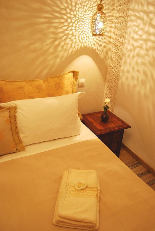 Riad Viva Marrakesh Luaran gambar A nightstand