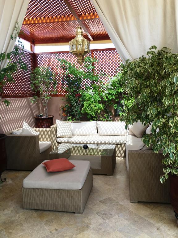 Riad Viva Marrakesh Luaran gambar A living room with a green wall