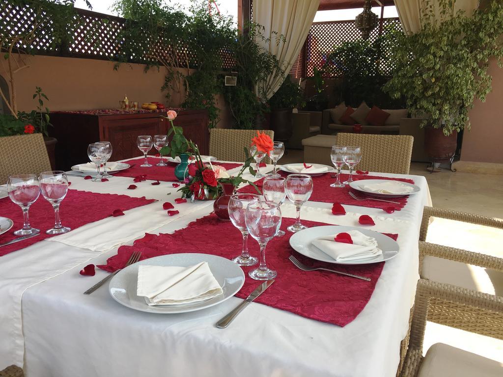 Riad Viva Marrakesh Luaran gambar A table set for a meal
